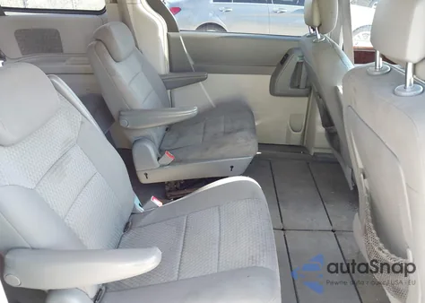 2010 Chrysler Town & Country Touring z USA, uszkodzony, nr VIN 2A4RR5D18AR324120